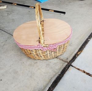 Picnic basket